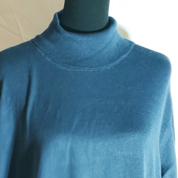 NWT DG2 Diane Gilman Women's XL Navy Turtleneck Lightweight Sweater SHEER BACK - Picture 2 of 5